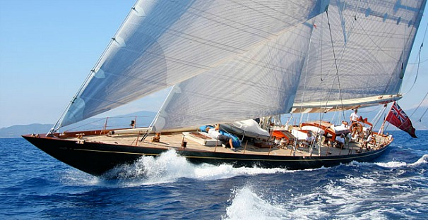 Το "Shamrock V" θα αγωνιστεί για πρώτη φορά στο Spetses Classic Yacht Race