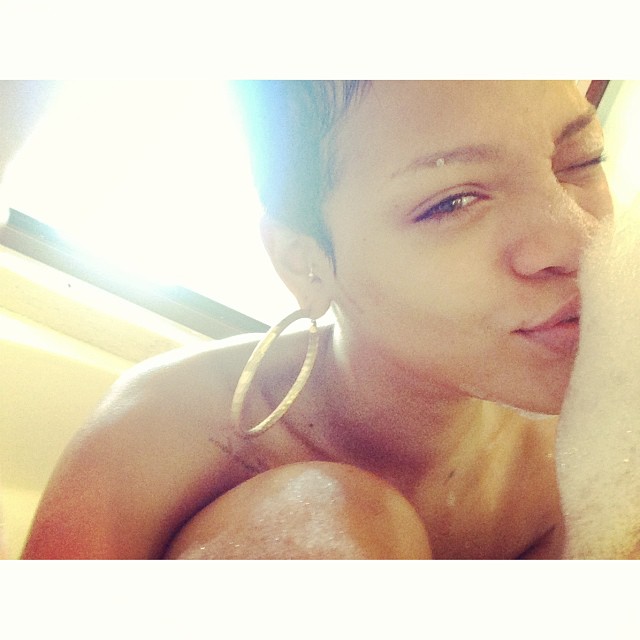 Η Rihanna όπως ξυπνάει το πρωί...Gorgeous!!!!