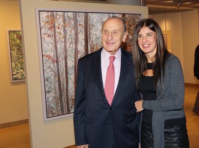 Ο Πρόεδρος του Ιδρύματος και ζωγράφος Βασίλης Θεοχαράκης, με την κόρη του, Ντένη