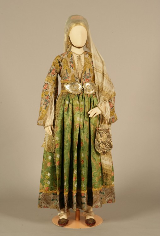 Nυφική φορεσιά Κύμη, Εύβοια. 18ος αιώνας...