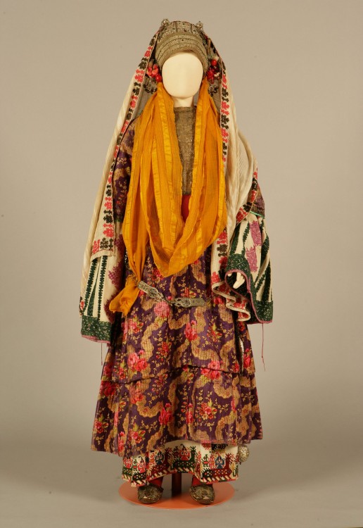 «Χρυσομάντηλο», νυφική ή γιορτινή φορεσιά  Αστυπάλαια, Δωδεκάνησα. Περίπου 1870...