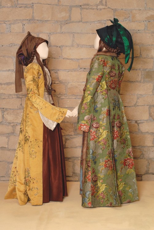 Γυναικείες φορεσιές  Σίφνος, Κυκλάδες. Τέλη 18ου αιώνα...