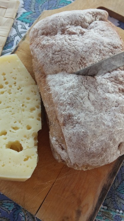 Τυρί από την Τραχιά και το καλύτερο ψωμί του κόσμου, αυτό που φέραμε από το Frank Ze Paul!