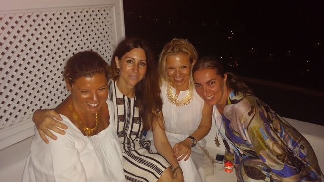 Με την Μελίνα Μουνδρέα Χορν, την Βανέσσα Γερουλάνου και την Μάνια Λούβαρη