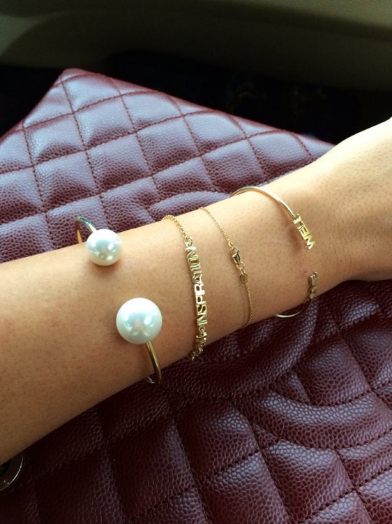 Κάντε "like" & "share" και κερδίστε το Pearl-Boule bracelet που φοράει η Εβελίνα Παπαντωνίου!