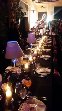 Το τραπέζι μας, μία υπέροχη δημιουργία της Μυρτώς Πεζούλα, όπως όλη η Στοά άλλωστε...