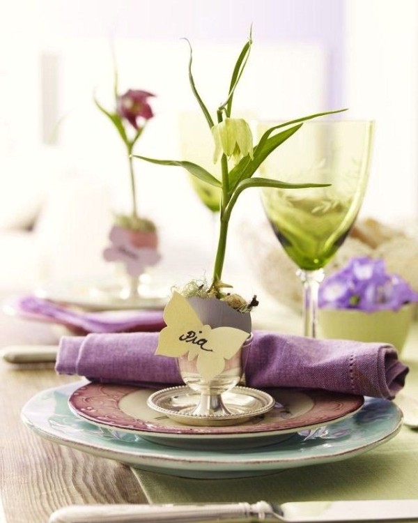 Το ομορφότερο art de la table και το seating arrangement γίνεται πάντα με συνθέσεις λουλουδιών...