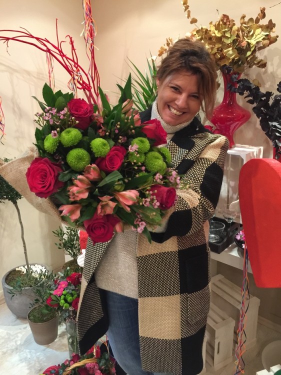 Το flower shop της Antoinetta Koutsouradi θα στείλει αυτή την όμορφη ανθοδέσμη στον "έρωτα" του τυχερού μας αναγνώστη!