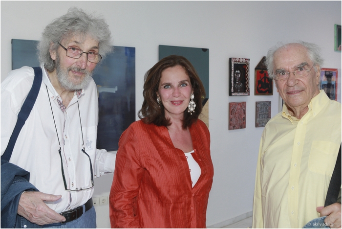 Ο καλλιτέχνης Σωτήρης Σόρογκας με την Διευθύντρια της Gallery Citronne και ιστορικό τέχνης, Τατιάνα Σπινάρη – Πολλάλη και τον Χρήστο Γιανναρά