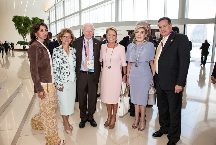 Αμαλία Βαρδινογιάννη, κυρία Bach, σύζυγος του Προέδρου της Διεθνούς Ολυμπιακής Επιτροπής, Patrick Hickey, Πρόεδρος Ευρωπαϊκών Ολυμπιακών Επιτροπών με τη σύζυγό του, Μαριάννα Β. Βαρδινογιάννη, Σπύρος Καπράλος, Πρόεδρος της Ελληνικής Ολυμπιακής Επιτροπής