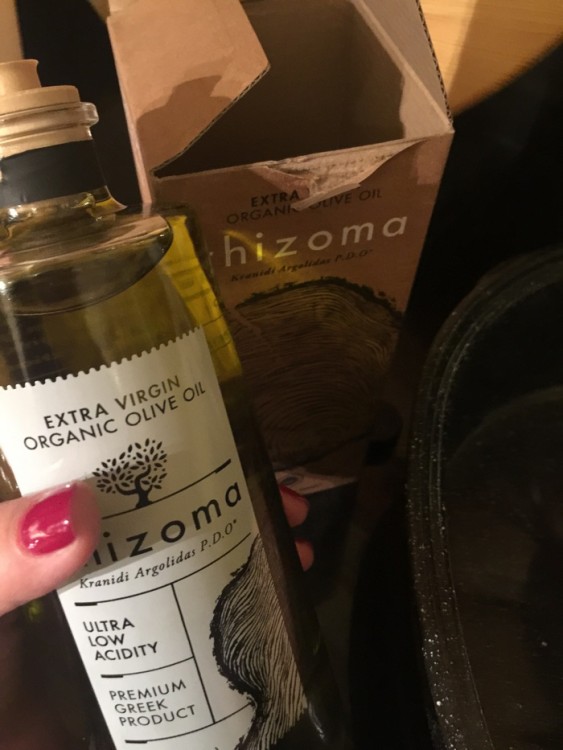 Απλά, αλείφω το Ρολό μου με ελάχιστο Extra Virgin Organic Olive Oil "Rhizoma:...