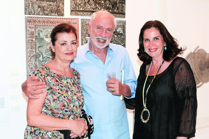Η Ρόη Ψυχοπαίδη, ο Άγγελος Δεληβοριάς και η διευθύντρια της γκαλερί Citronne και ιστορικός τέχνης, Τατιάνα Σπινάρη – Πολλάλη