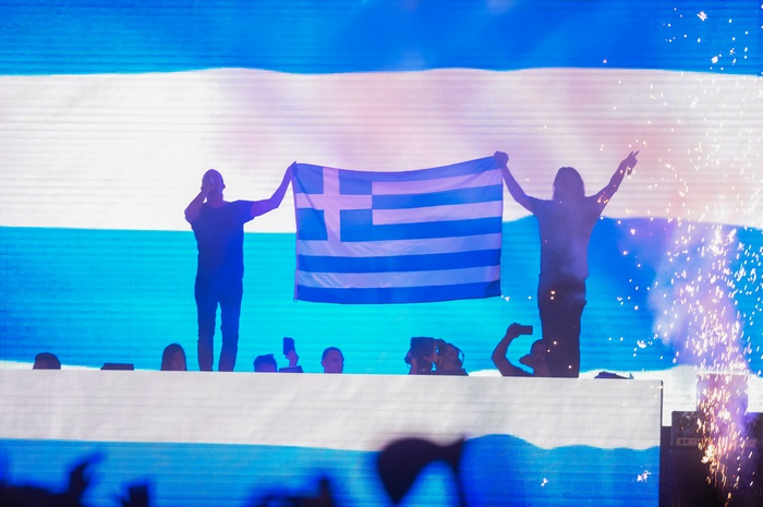  Η γεμάτη ελληνικό χρώμα εμφάνιση των #1 DJs στον κόσμο Dimitri Vegas & Like Mike