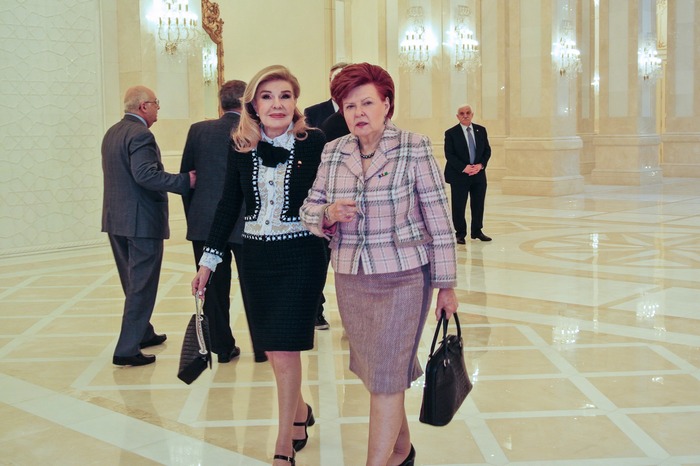  Μαριάννα Β. Βαρδινογιάννη με την πρώην Πρόεδρο της Λετονίας, κυρία Vaira Vīķe-Freiberga